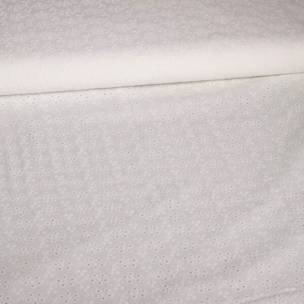 Swiss broderie stof off white ecru