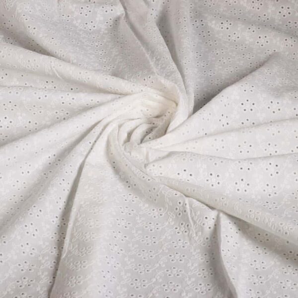 Swiss broderie stof off white ecru