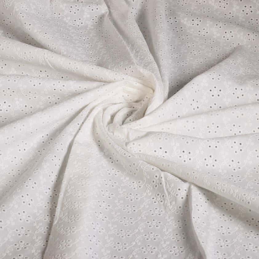 Swiss broderie stof off white ecru