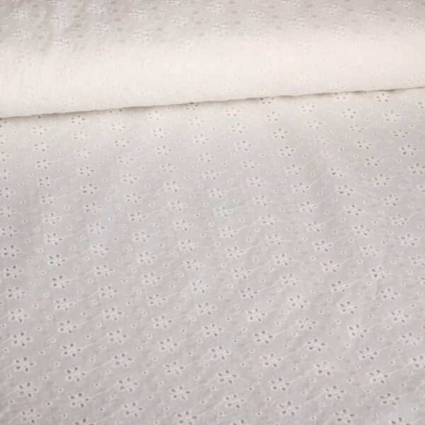 Broderie stof off white / ecru
