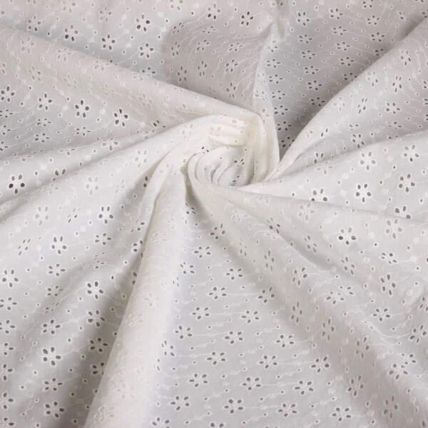 Broderie stof off white / ecru