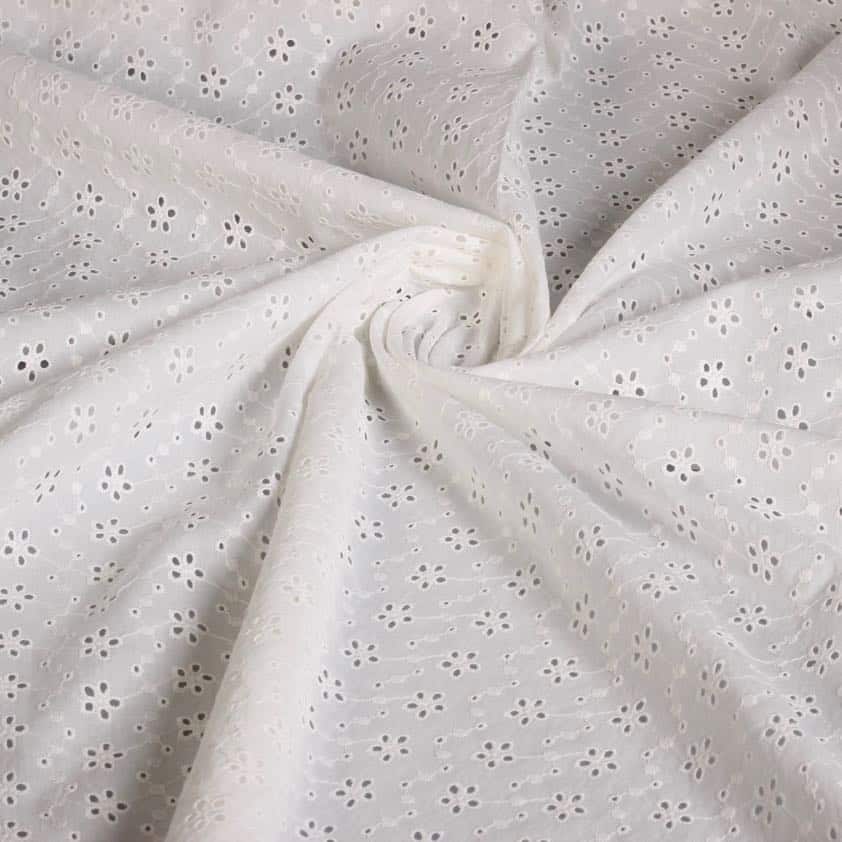 Broderie stof off white / ecru
