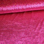 Velours de panne fuchsia met zilveren hologram pailletten