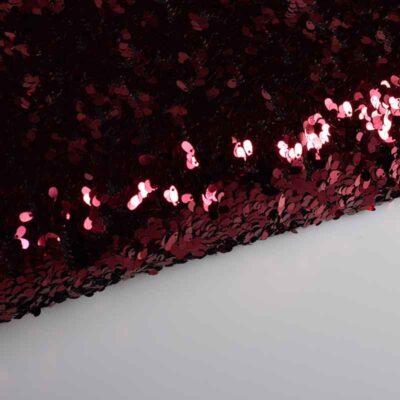 Mesh stof met druppels bordeaux