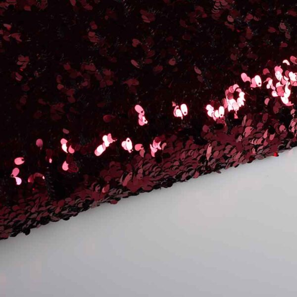 Mesh stof met druppels bordeaux