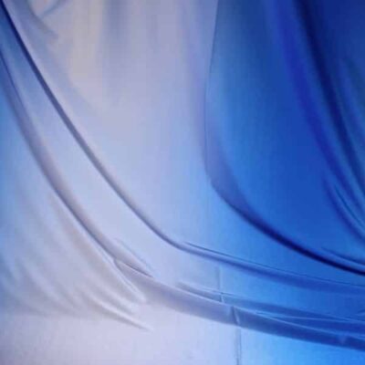 Stretch 4 way dans- en badpakstof ombre blauw/wit